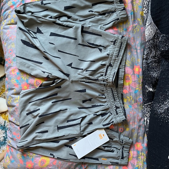 Lucy Do Everything Moss Green Black Flint Print Jogger Pants XS - Picture 7 of 8